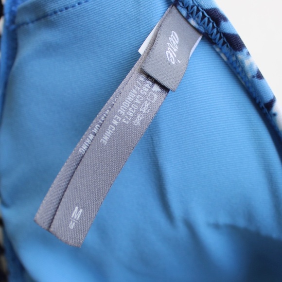 Aerie Blue and White Triangle Floral Print Crochet Trim Bikini Top Size Medium - Picture 4 of 4